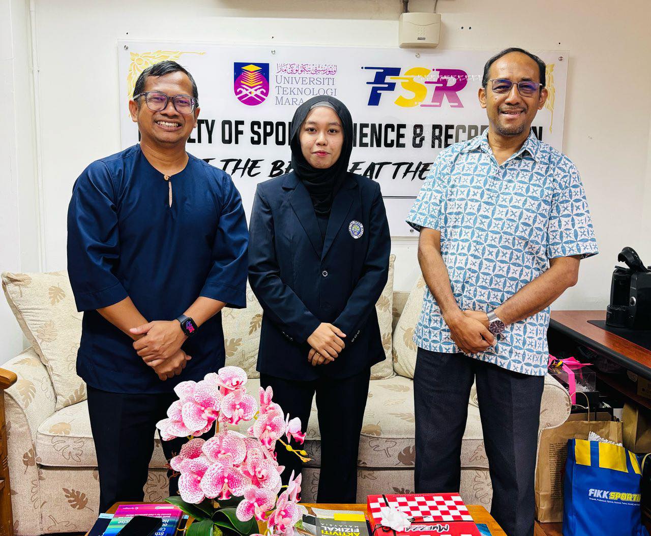 SELAMAT DATANG CIK YESI